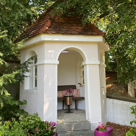 Appartement In Historischer Mit Gartennutzung *